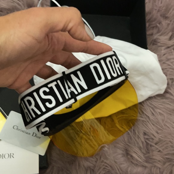 Dior visor in yellow color - Picture 3 of 5